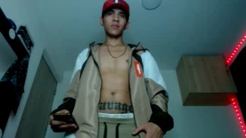 Snapshot of samuel_suarez chatting on 02-15-25, 06:55 online show from 02-15-25, 06:55