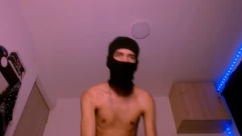 Snapshot of samuel_suarez chatting on 02-22-25, 07:45 online show from 02-22-25, 07:45