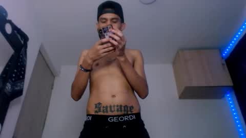 Snapshot of samuel_suarez chatting on 03-03-25, 06:22 online show from 03-03-25, 06:22