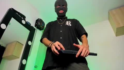 Snapshot of samuel_suarez chatting on 09-11-25, 10:15 online show from 09-11-25, 10:15