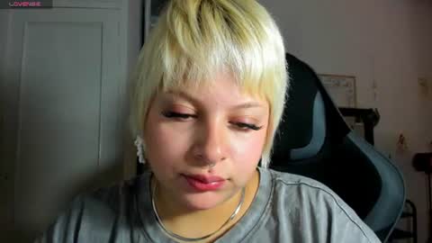 Snapshot of samymoon3 chatting on 07-07-26, 08:07 Samymoon online show from 07-07-26, 08:07