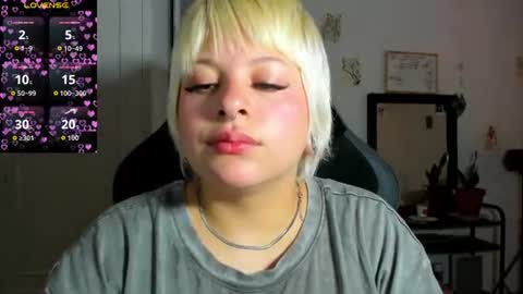 Snapshot of samymoon3 chatting on 07-08-26, 09:14 Samymoon online show from 07-08-26, 09:14