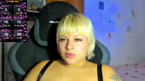 Snapshot of samymoon3 chatting on 07-21-26, 04:20 Samymoon online show from 07-21-26, 04:20