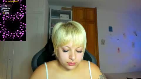 Snapshot of samymoon3 chatting on 07-29-26, 06:00 Samymoon online show from 07-29-26, 06:00