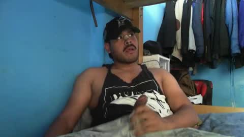 Snapshot of sandalo123 chatting on 04-11-26, 06:01 sandalo123 online show from 04-11-26, 06:01