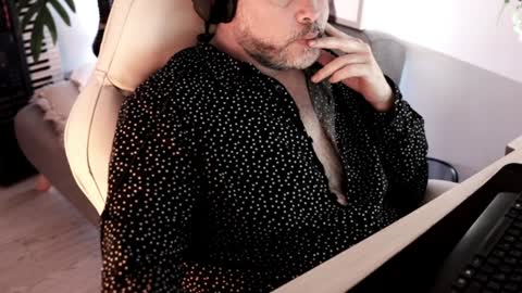 Sanders online show from 01-06-25, 01:53