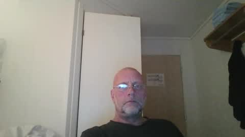 Snapshot of sandnesrune523 chatting on 12-14-25, 05:07 sandnesrune523 online show from 12-14-25, 05:07