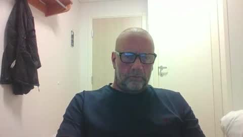 Snapshot of sandnesrune523 chatting on 02-18-26, 06:04 sandnesrune523 online show from 02-18-26, 06:04