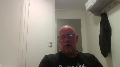 Snapshot of sandnesrune523 chatting on 04-13-26, 03:39 sandnesrune523 online show from 04-13-26, 03:39