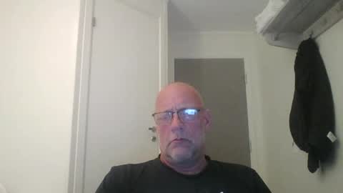 Snapshot of sandnesrune523 chatting on 04-15-26, 05:53 sandnesrune523 online show from 04-15-26, 05:53