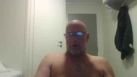 Snapshot of sandnesrune523 chatting on 04-16-26, 04:52 sandnesrune523 online show from 04-16-26, 04:52