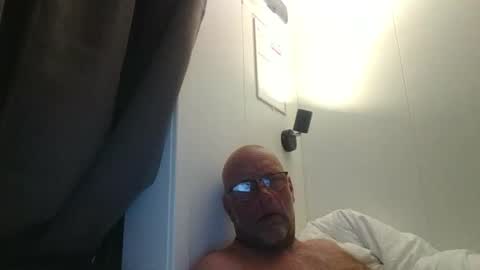 Snapshot of sandnesrune523 chatting on 04-19-26, 06:32 sandnesrune523 online show from 04-19-26, 06:32