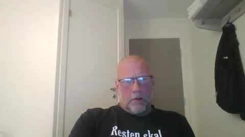 Snapshot of sandnesrune523 chatting on 04-21-26, 06:12 sandnesrune523 online show from 04-21-26, 06:12