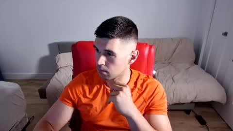 Snapshot of sandow_ chatting on 09-10-25, 10:54 Sandow online show from 09-10-25, 10:54