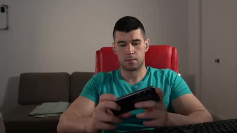 Snapshot of sandow_ chatting on 05-15-26, 06:26 Sandow online show from 05-15-26, 06:26