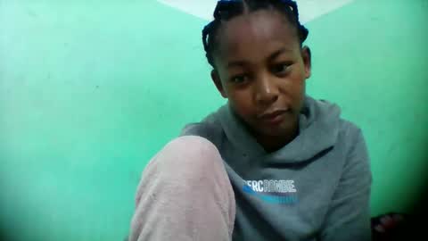 sandra1253099 online show from 11-08-25, 07:23