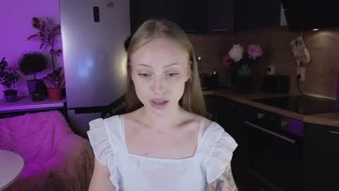 Snapshot of sandra_buika chatting on 06-21-26, 07:27 Sandra Lillys Page online show from 06-21-26, 07:27