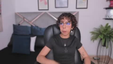 SANDRA online show from 05-19-26, 02:40