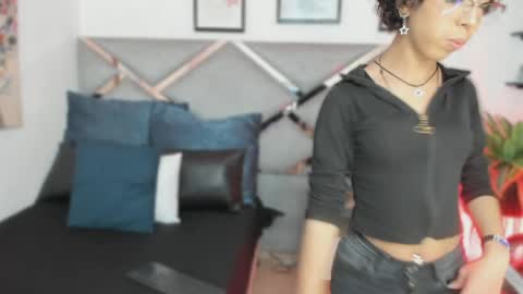 SANDRA online show from 05-22-26, 02:40