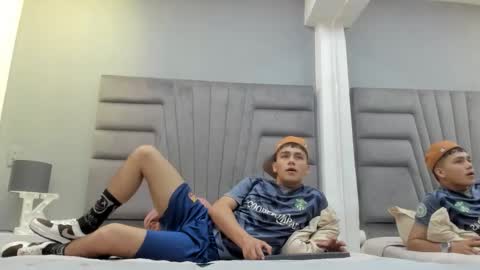 Snapshot of sandro_filipi chatting on 09-11-25, 10:59 Sandro online show from 09-11-25, 10:59