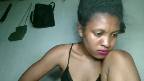 sanelie09 online show from 11-02-25, 10:23