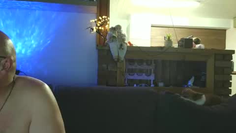 sanroom online show from 12-19-25, 03:52