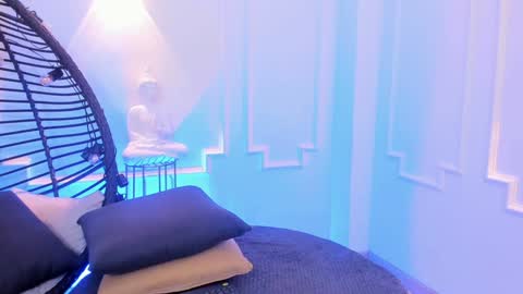 sofia online show from 12-20-24, 10:16