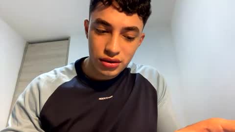 Snapshot of santi36rt chatting on 06-30-26, 12:00 santi36rt online show from 06-30-26, 12:00