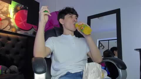 santi online show from 03-11-25, 03:23