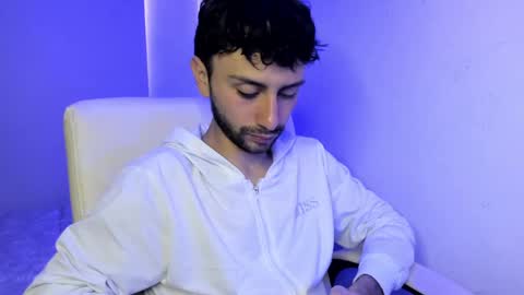 Snapshot of santi_mateo chatting on 01-19-25, 04:04 Santi online show from 01-19-25, 04:04