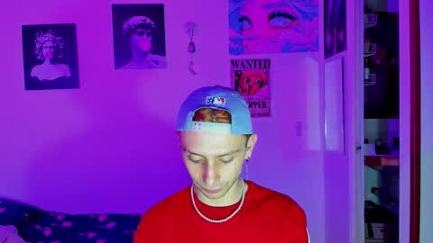 Snapshot of santi_mateo chatting on 11-16-25, 03:56 Santi online show from 11-16-25, 03:56