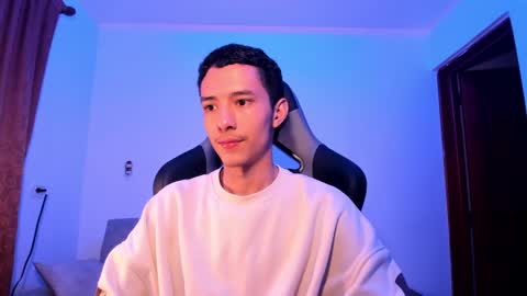 santi_twink19 online show from 12-06-24, 03:08