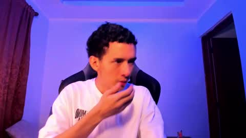 santi_twink19 online show from 12-07-24, 04:53