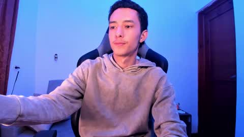 santi_twink19 online show from 12-11-24, 04:28