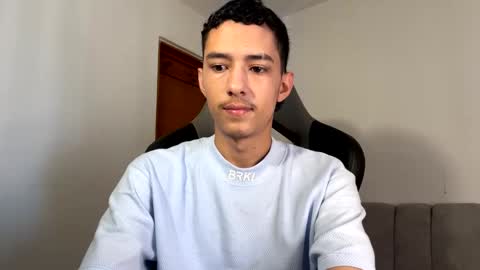 santi_twink19 online show from 01-07-25, 12:41