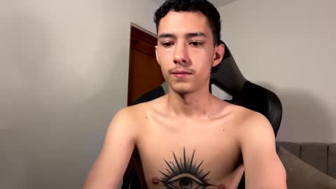 santi_twink19 online show from 01-08-25, 01:09