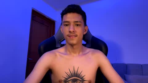 santi_twink19 online show from 01-09-25, 02:54
