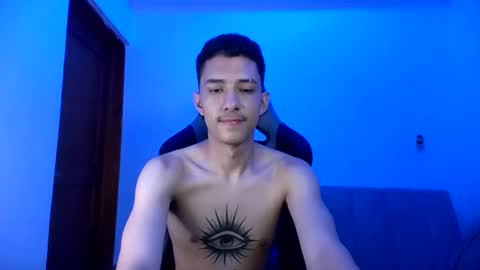 santi_twink19 online show from 02-01-25, 08:29