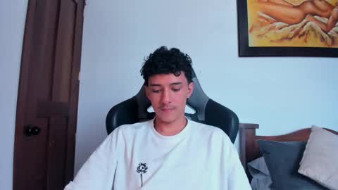 santi_twink19 online show from 09-26-25, 04:00