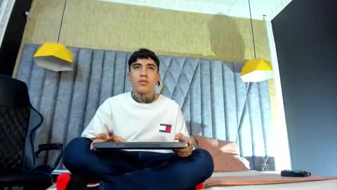 SantiAbader online show from 10-19-25, 03:23