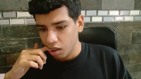 Snapshot of santiago_foxx chatting on 10-27-25, 04:55 santi online show from 10-27-25, 04:55