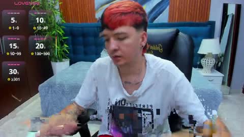 SANTIAGO  online show from 04-12-26, 10:37