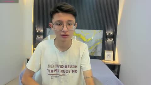 Snapshot of santiago_russo18 chatting on 09-09-25, 12:37 santiago_russo18 online show from 09-09-25, 12:37