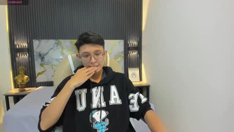 Snapshot of santiago_russo18 chatting on 09-10-25, 12:38 santiago_russo18 online show from 09-10-25, 12:38