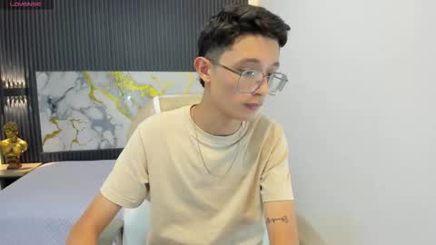 Snapshot of santiago_russo18 chatting on 09-14-25, 01:10 santiago_russo18 online show from 09-14-25, 01:10