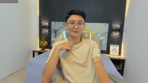 Snapshot of santiago_russo18 chatting on 09-19-25, 12:39 santiago_russo18 online show from 09-19-25, 12:39