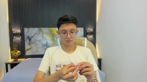 Snapshot of santiago_russo18 chatting on 09-20-25, 01:34 santiago_russo18 online show from 09-20-25, 01:34