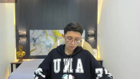 Snapshot of santiago_russo18 chatting on 09-22-25, 12:18 santiago_russo18 online show from 09-22-25, 12:18