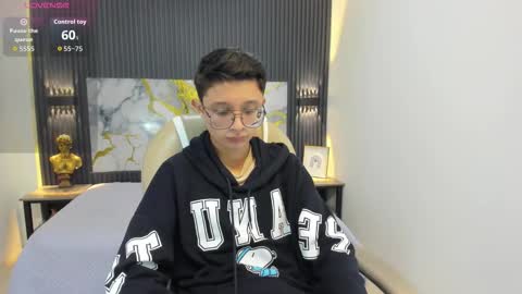 Snapshot of santiago_russo18 chatting on 09-26-25, 12:09 santiago_russo18 online show from 09-26-25, 12:09