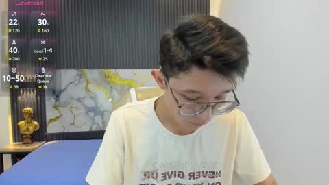 Snapshot of santiago_russo18 chatting on 09-27-25, 12:21 santiago_russo18 online show from 09-27-25, 12:21